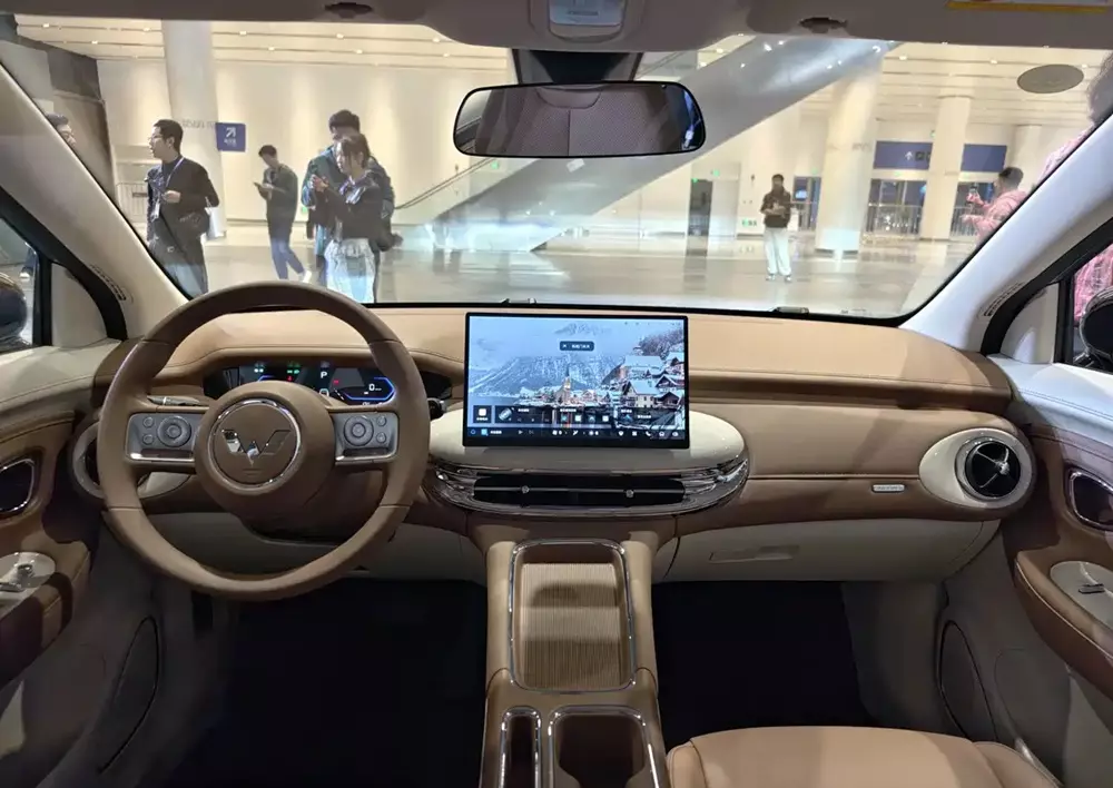 Khoang lái của Wuling Bingo Pro