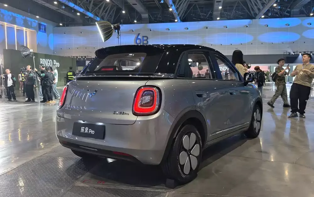 Wuling Bingo Pro nhìn từ phía sau