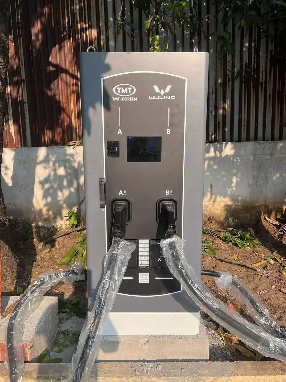 Một trụ sạc do TMT Motors lắp đặt