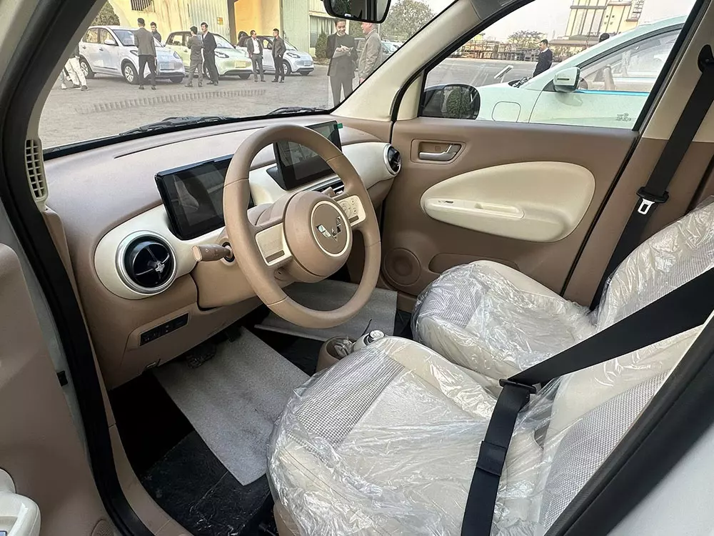 Wuling Macaron đã được cải tiến thiết kế và trang bị nội thất so với Hongguang Mini EV