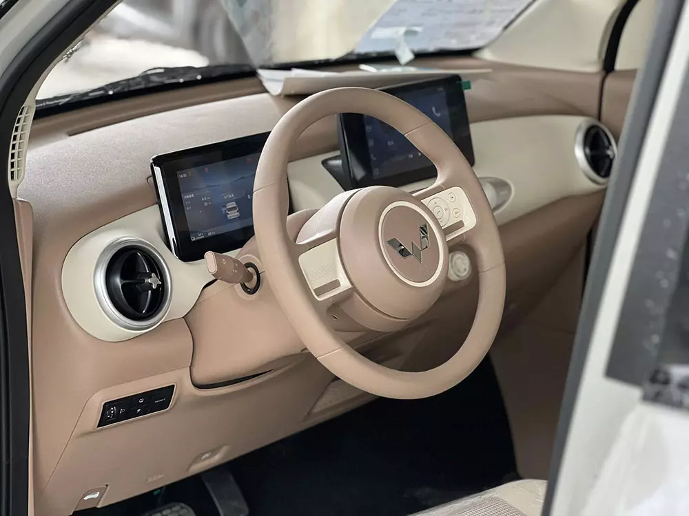 Nội thất của Wuling Macaron bản 300 Km