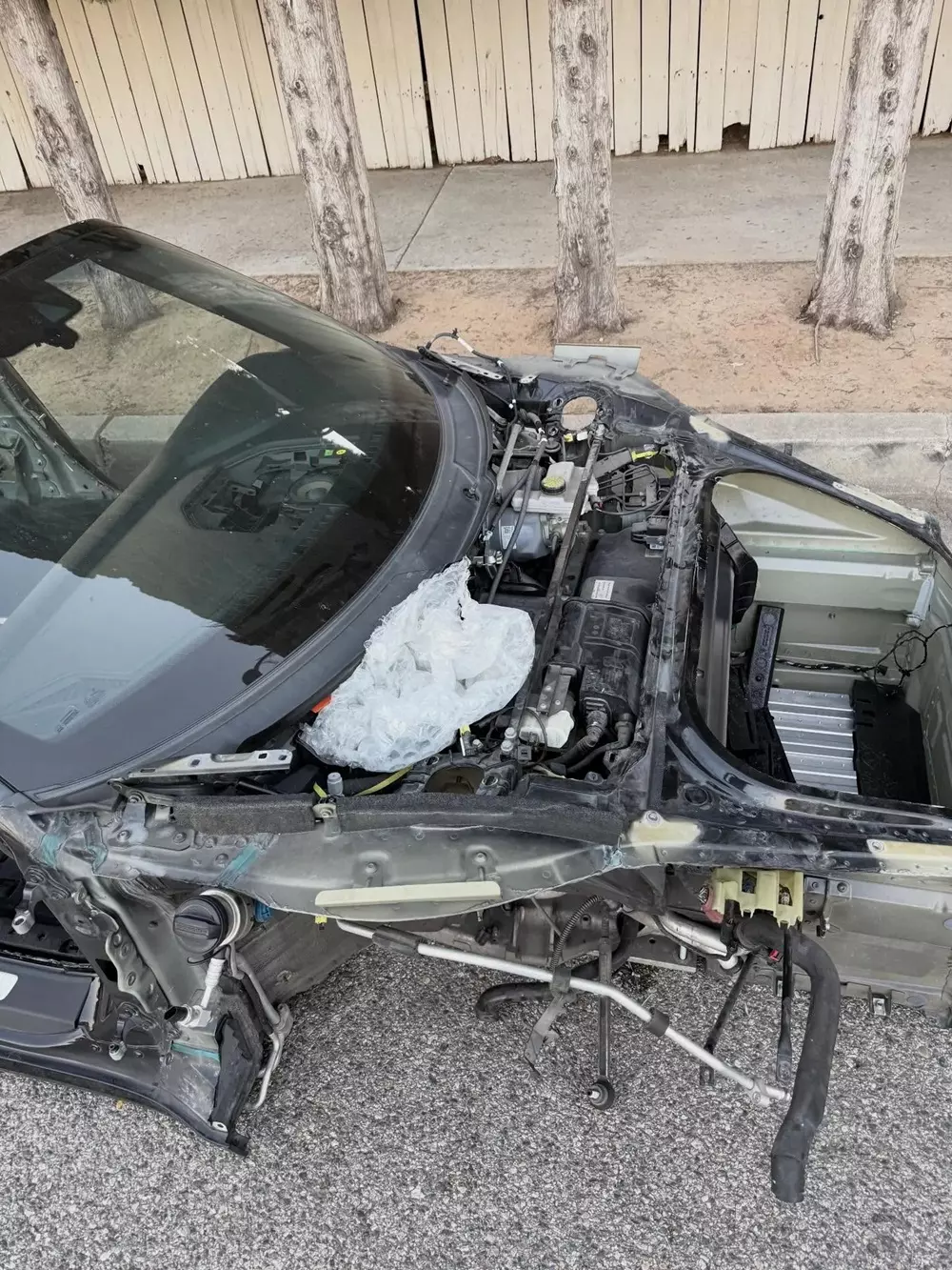 Chiếc Porsche 911 Carrera Cabriolet đã bị tháo bỏ động cơ và hộp số