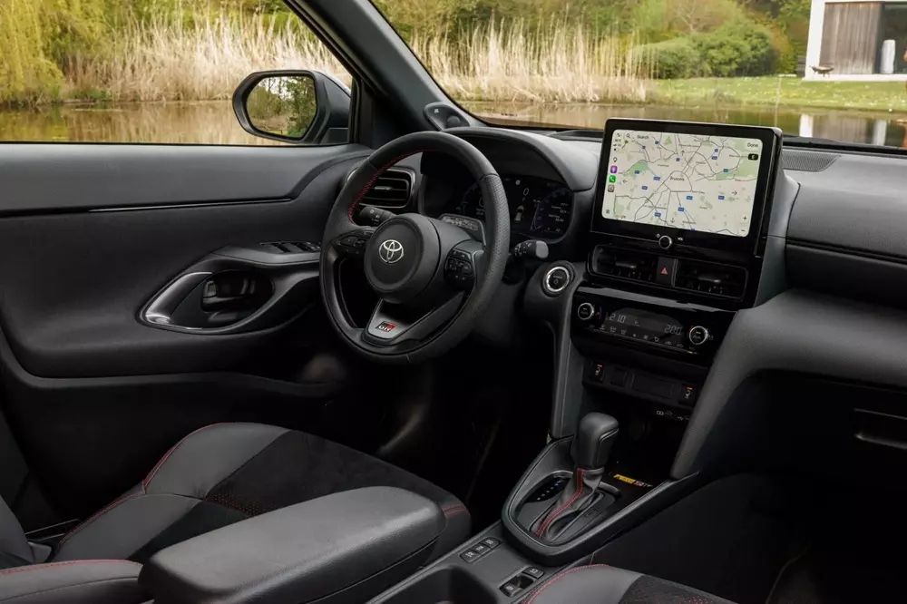 Nội thất của Toyota Yaris Cross 2026 bản GR Sport