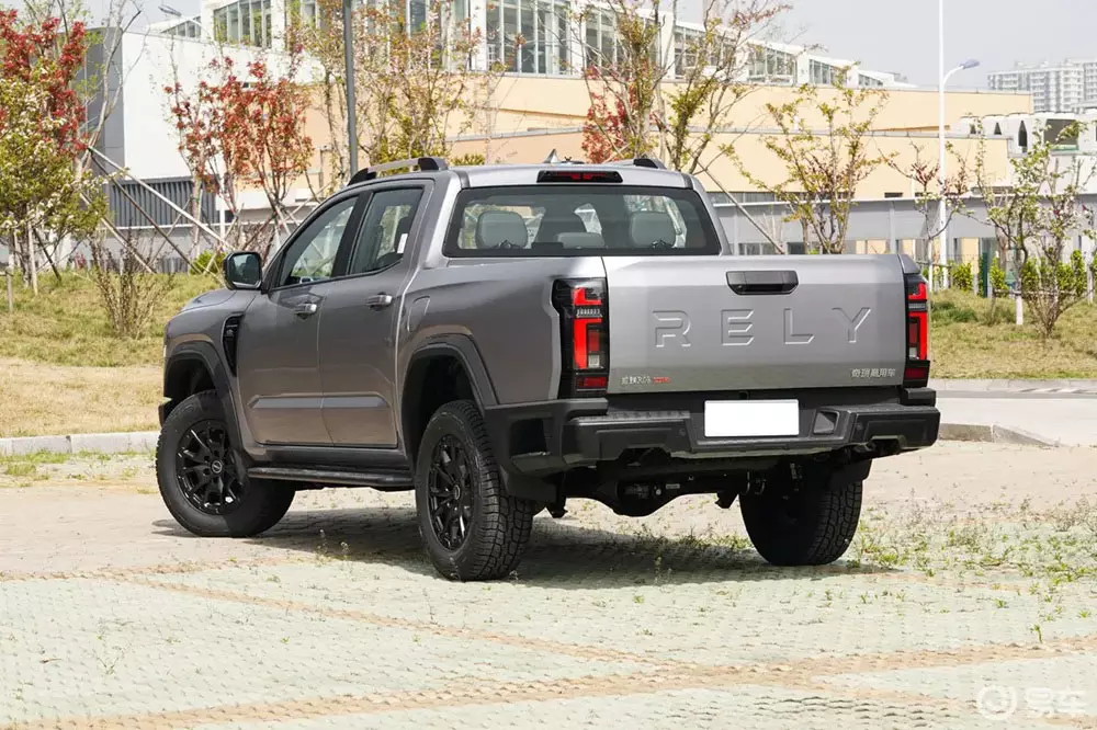 Chery Rely R08 Pro nhìn từ phía sau