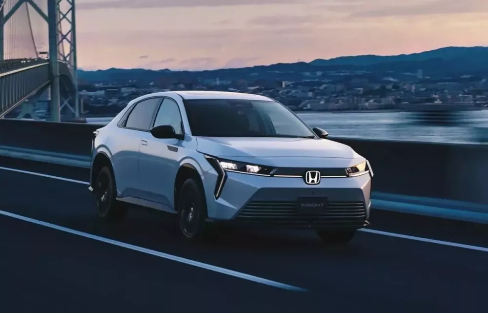 Honda Insight có thiết kế khá góc cạnh