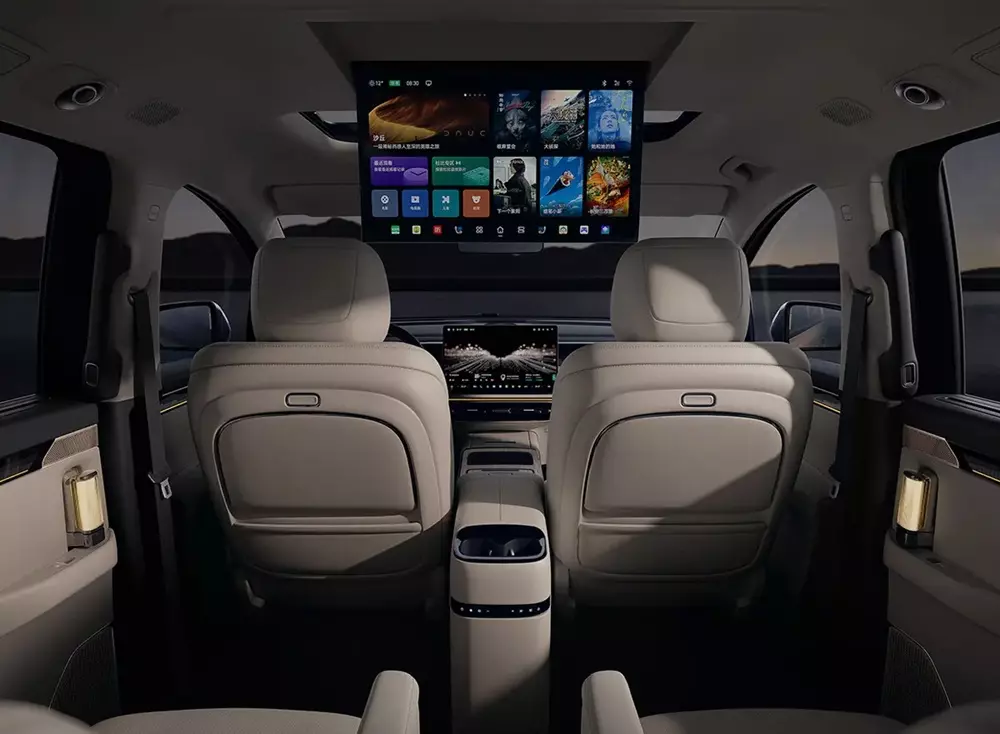 GAC E8 2026 có những trang bị tùy chọn như màn hình treo trần dành cho hành khách phía sau