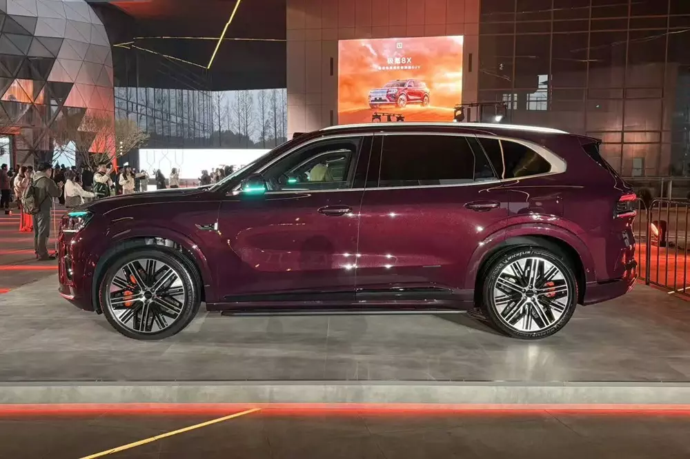 Zeekr 8X là SUV cỡ lớn