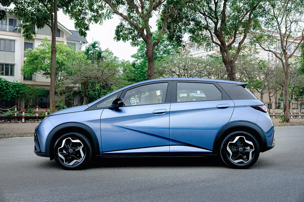 BYD Dolphin 2026 sở hữu kích thước dài x rộng x cao lần lượt 4.290 x 1.770 x 1.570 mm và chiều dài cơ sở 2.700 mm