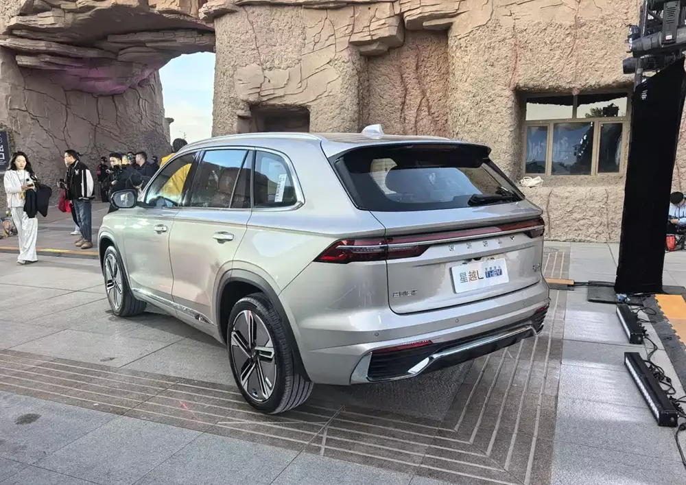 Geely Monjaro i-HEV chỉ tiêu thụ 4,75 lít xăng/100 km