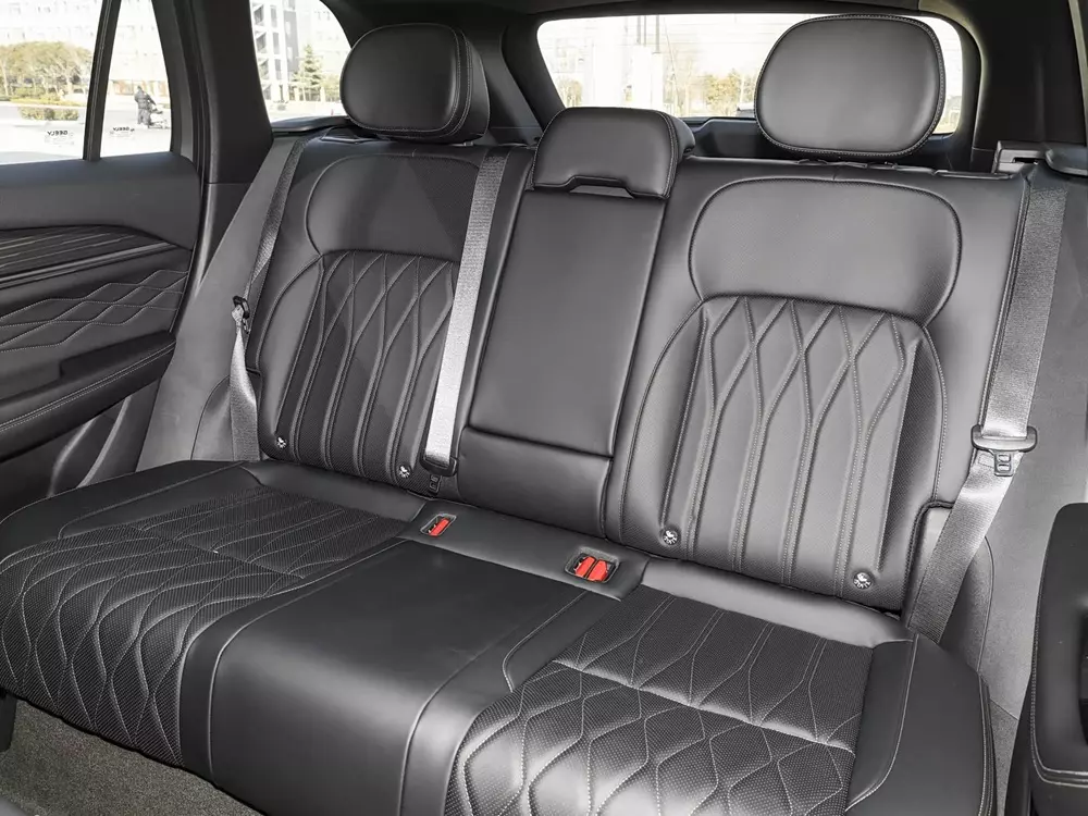 Hàng ghế sau của Geely Monjaro i-HEV 