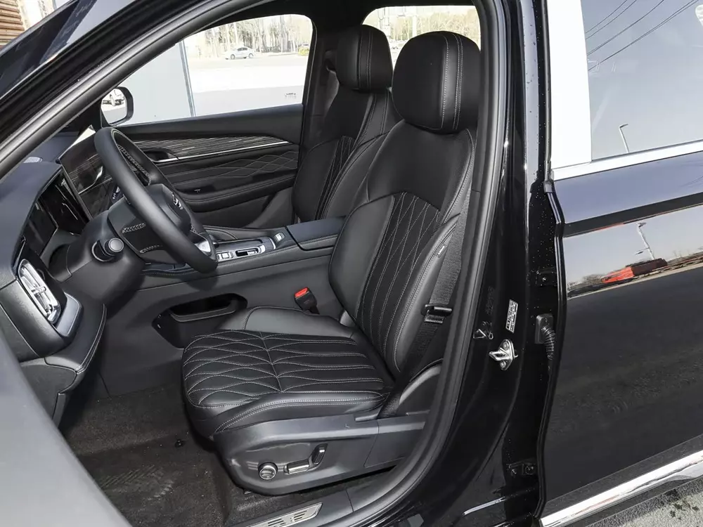 Geely Monjaro i-HEV được trang bị ghế trước chỉnh điện, massage