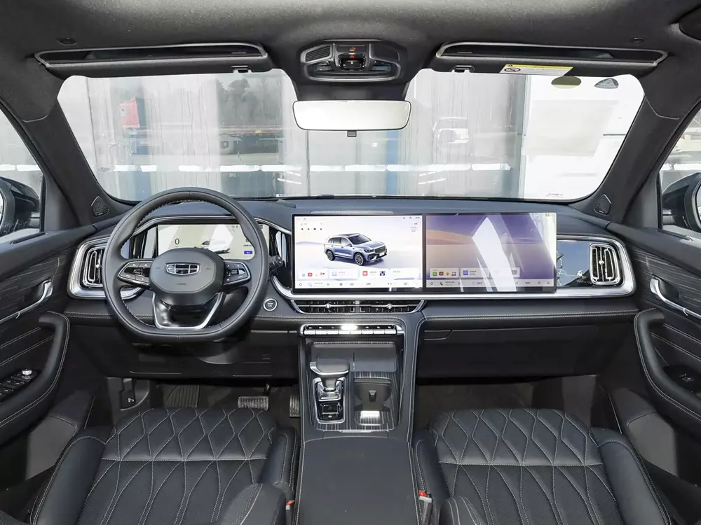 Nội thất bên trong Geely Monjaro i-HEV 