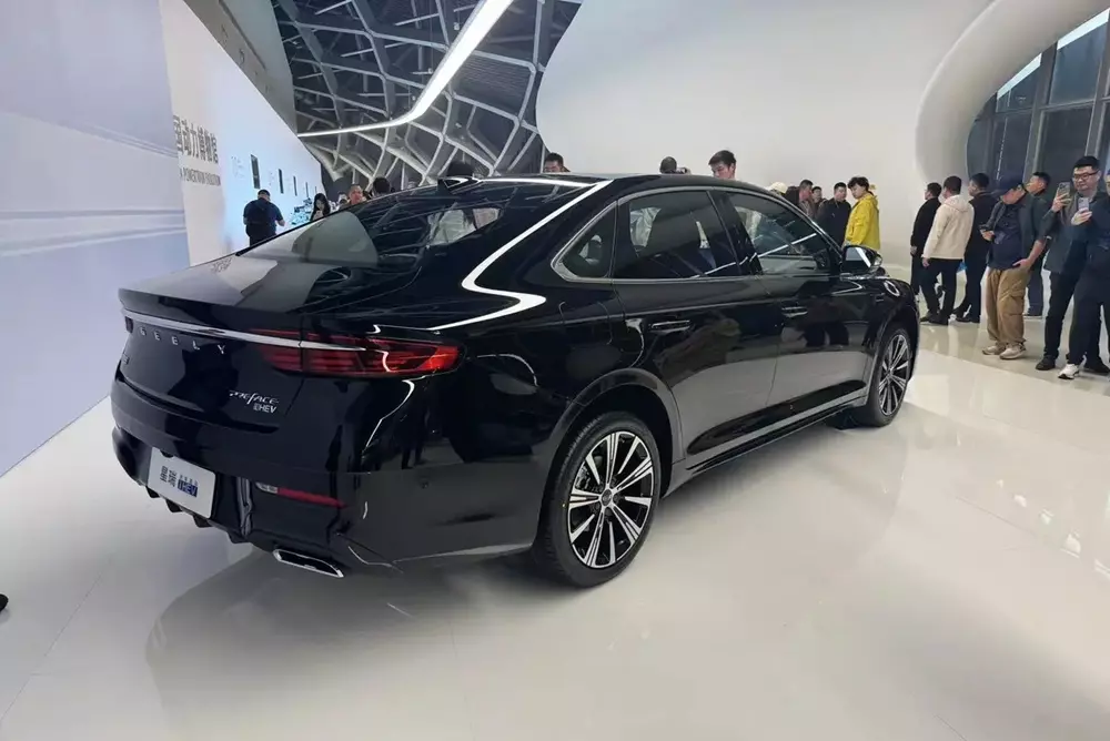 Geely Preface i-HEV tiêu thụ chưa đến 4 lít xăng trên 100 km