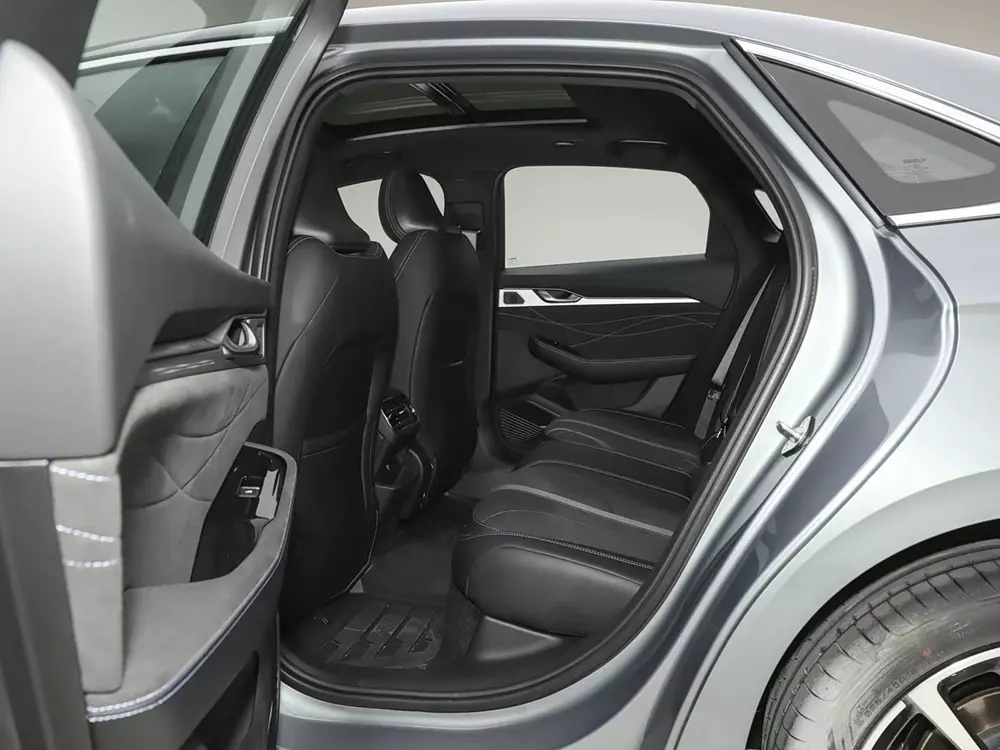 Hàng ghế sau của Geely Preface i-HEV rộng rãi nhờ chiều dài cơ sở lớn