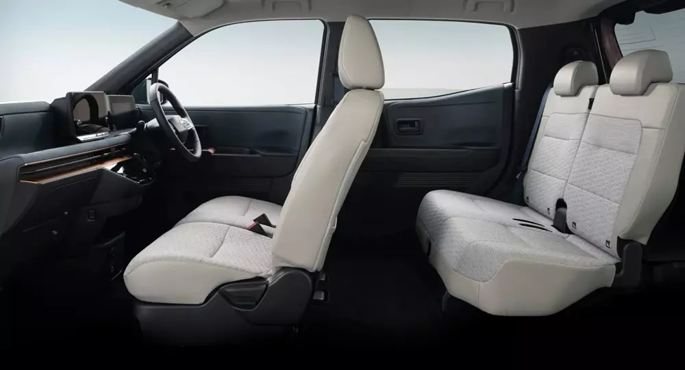 Nissan Sakura 2026 sở hữu nội thất 4 chỗ ngồi
