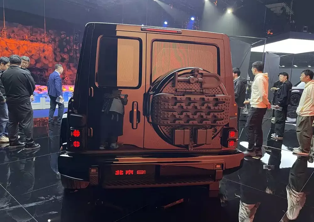 Beijing 81 nhìn từ phía sau