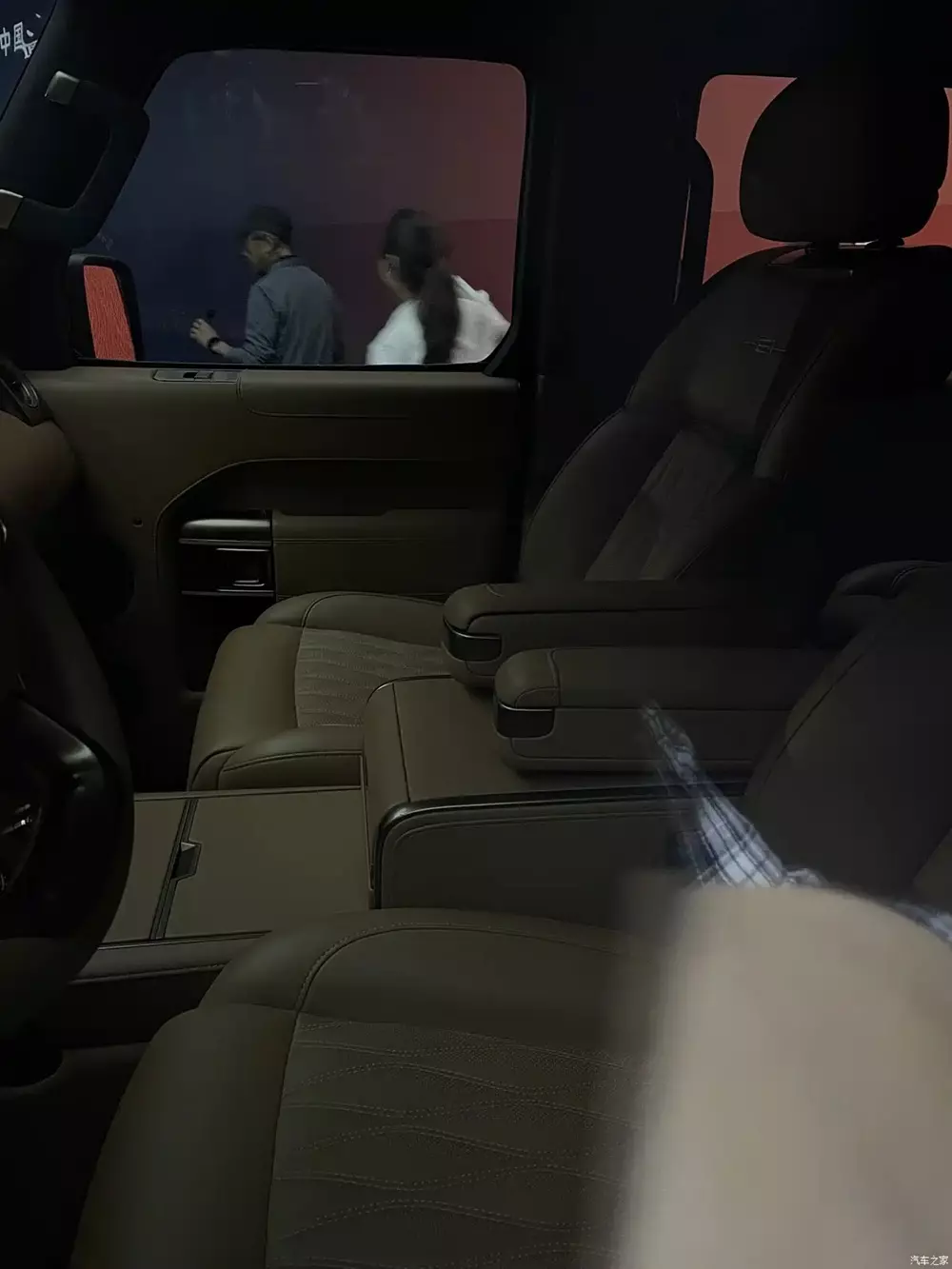 Beijing 81 là xe 3 hàng ghế với 6 chỗ ngồi