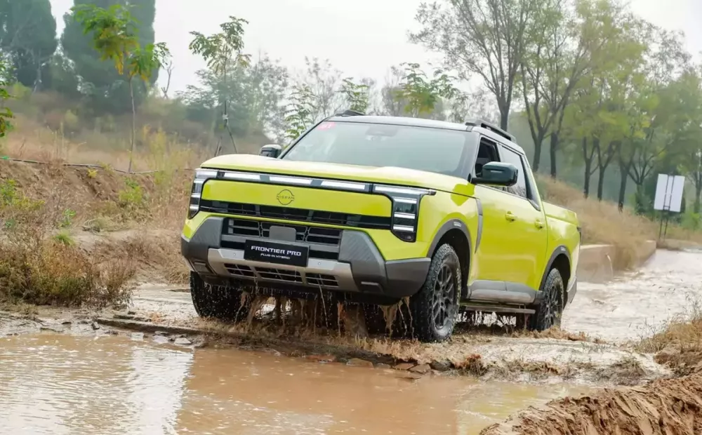 Nissan Frontier Pro là xe bán tải hybrid sạc điện khá mạnh mẽ