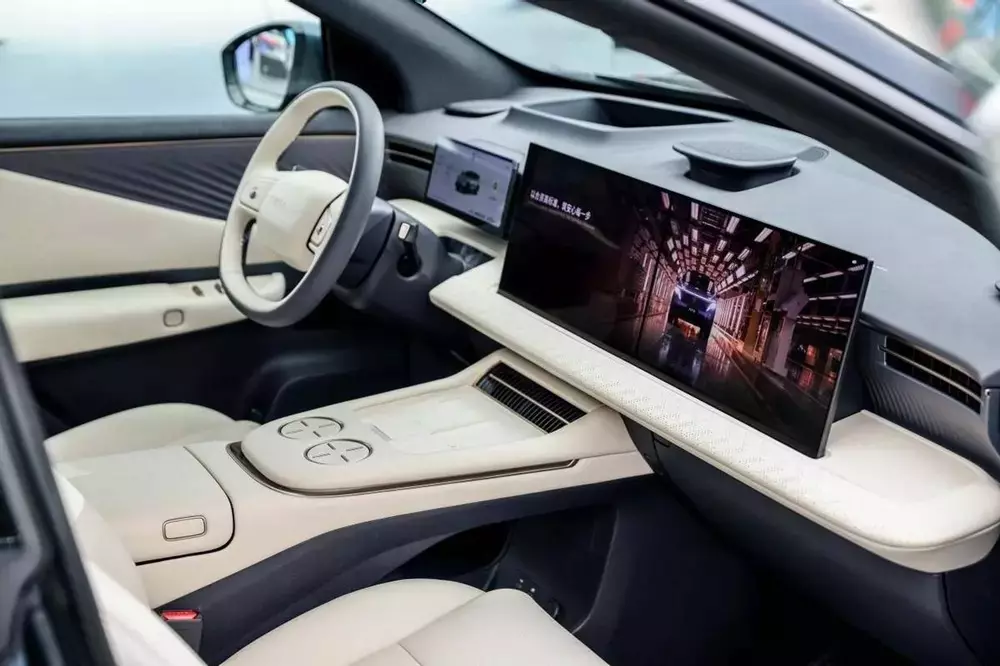 Khoang lái của Nissan NX8