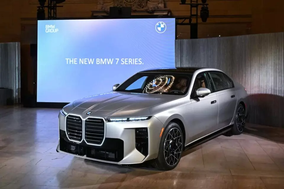 BMW 7-Series 2027 chính thức trình làng.