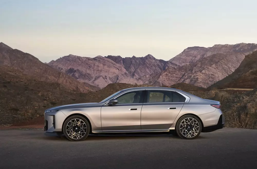 BMW 7-Series 2027 vẫn dùng khung gầm cũ