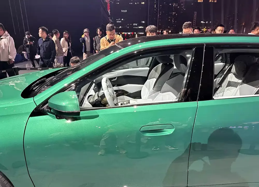 BMW i3L và iX3L được trang bị tay nắm cửa chỉ ẩn một nửa