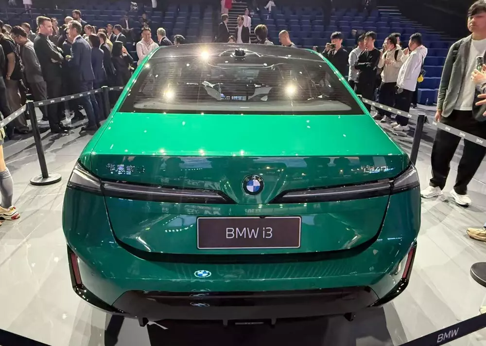 BMW i3L và iX3L được trang bị mô-tơ điện khá mạnh mẽ.