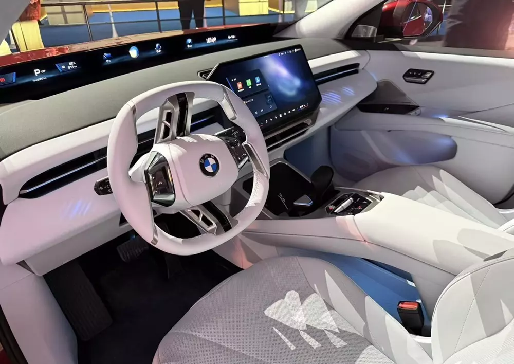 Khoang lái của BMW iX3L.