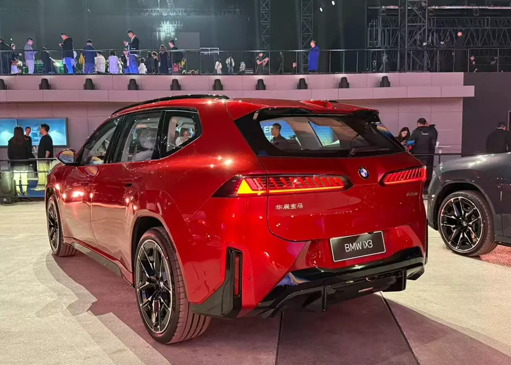 BMW i3L và iX3L sở hữu hệ thống hỗ trợ lái phát triển phù hợp với Trung Quốc.