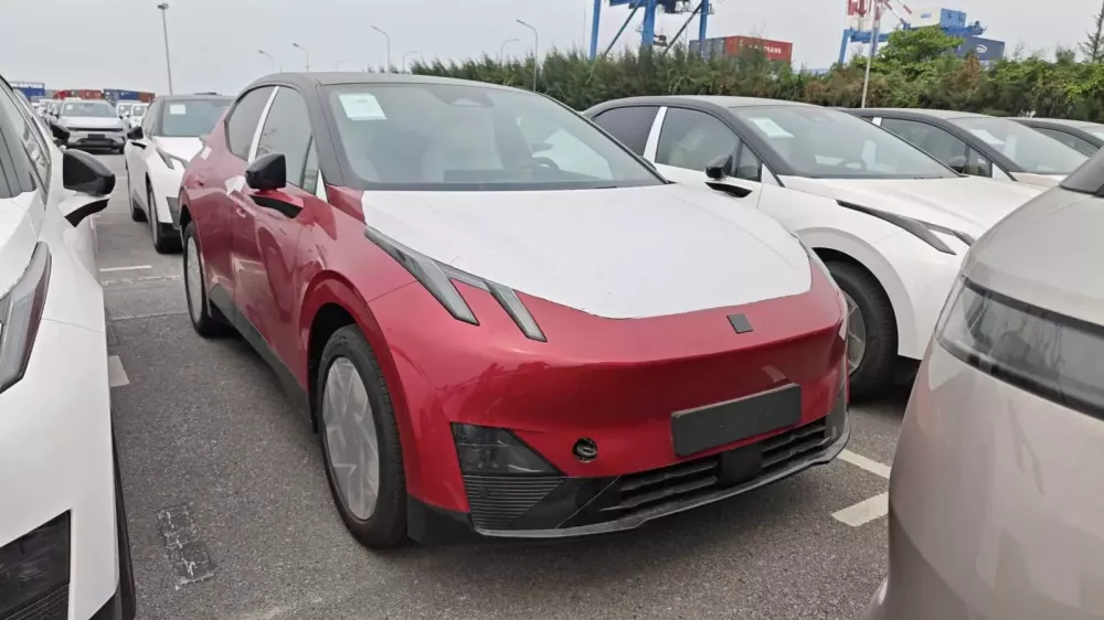 Lynk & Co 02 khá mạnh mẽ trong phân khúc SUV cỡ C