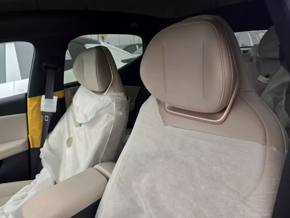 Ghế trước thể thao của Lynk & Co 02