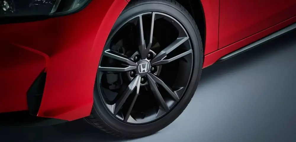 Mâm 18 inch sơn đen nhám Matte Berlina Black của Honda Civic e:HEV RS 2026 