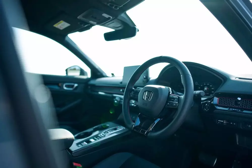 Khoang lái của Honda Civic e:HEV RS 2026 