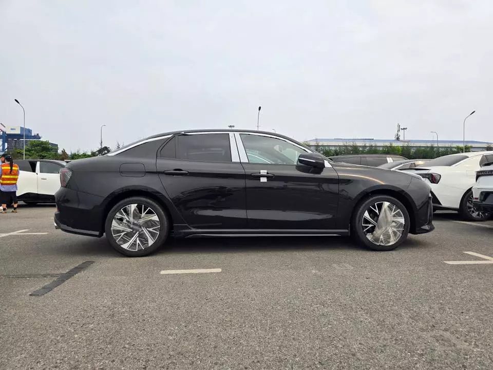 Lynk & Co 03 nằm trong phân khúc sedan hạng C