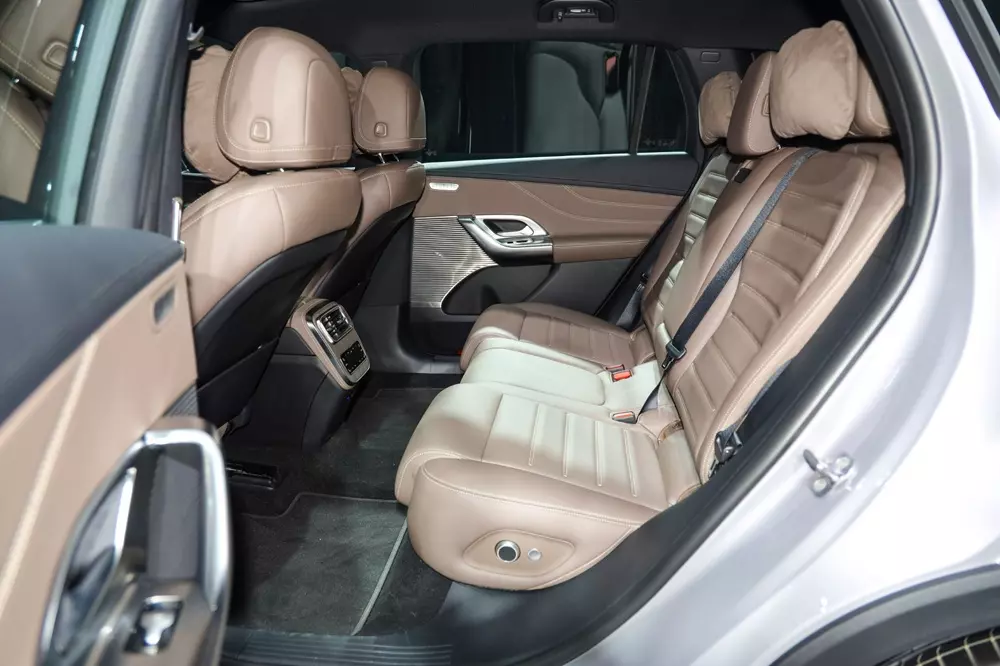 Mercedes-Benz GLC L EV lần đầu có nội thất 6 chỗ