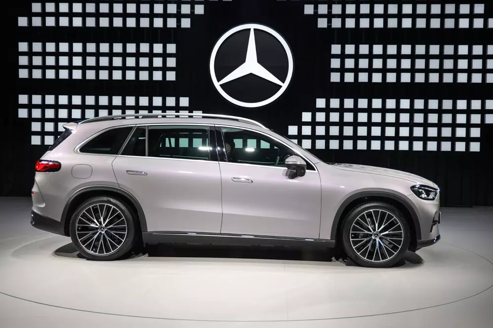 Mercedes-Benz GLC L EV dài hơn đáng kể so với phiên bản quốc tế