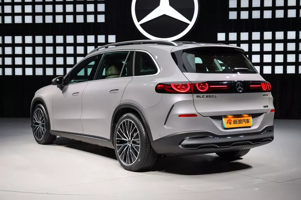 Thiết kế phía sau của Mercedes-Benz GLC L EV
