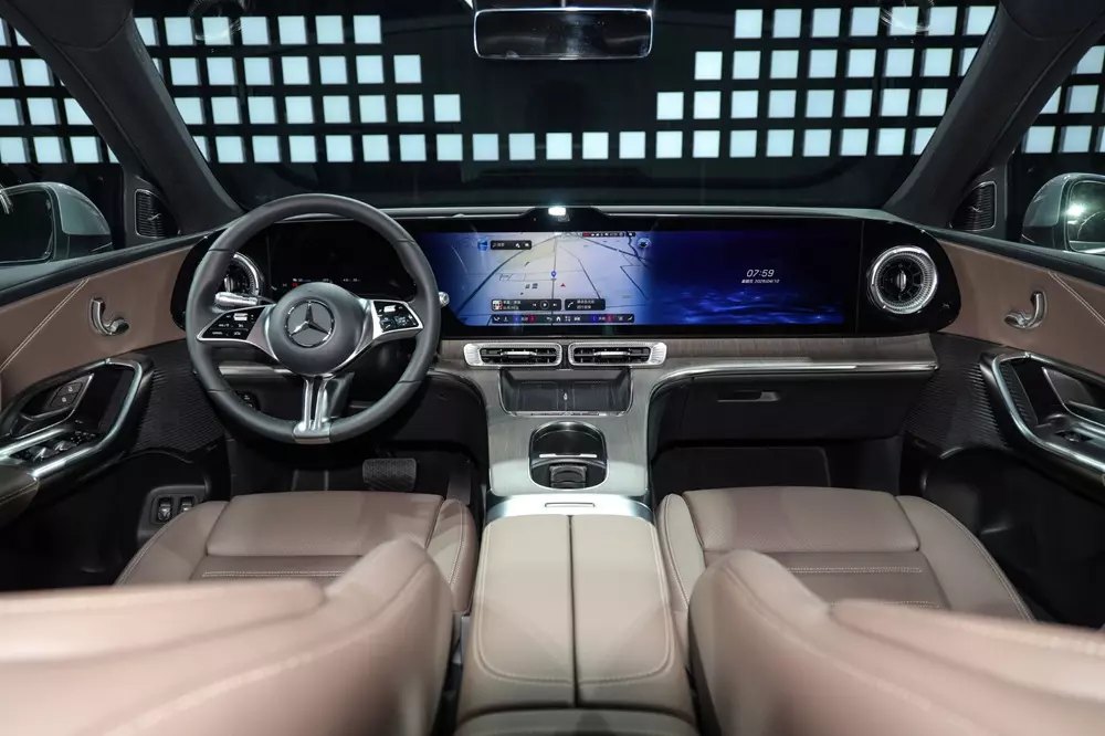 Khoang lái của Mercedes-Benz GLC L EV