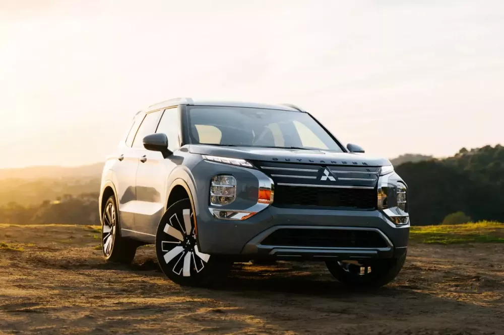 Mitsubishi Outlander 2026 tăng giá nhẹ so với đời cũ