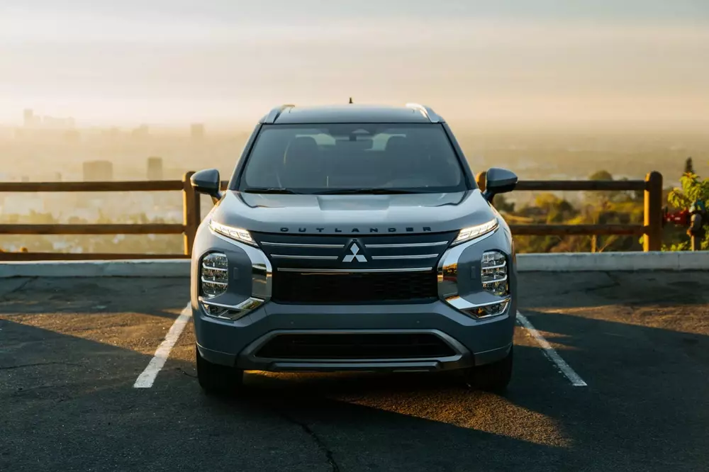 Mitsubishi Outlander 2026 không thay đổi về mặt thiết kế