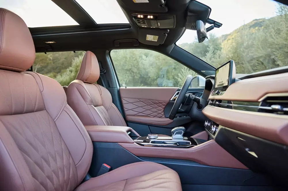 Nội thất của Mitsubishi Outlander 2026 tạo cảm giác thoáng đãng