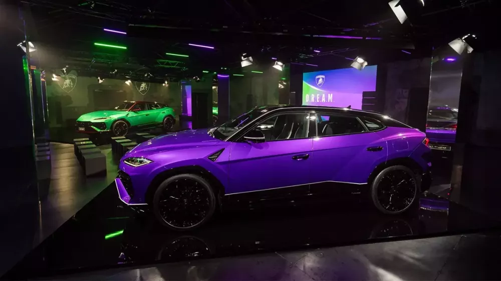 Lamborghini Urus SE Tettonero Capsule màu tím