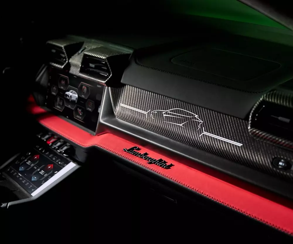 Hình ảnh siêu xe Lamborghini Urus trên mặt táp-lô của Urus SE Tettonero Capsule 