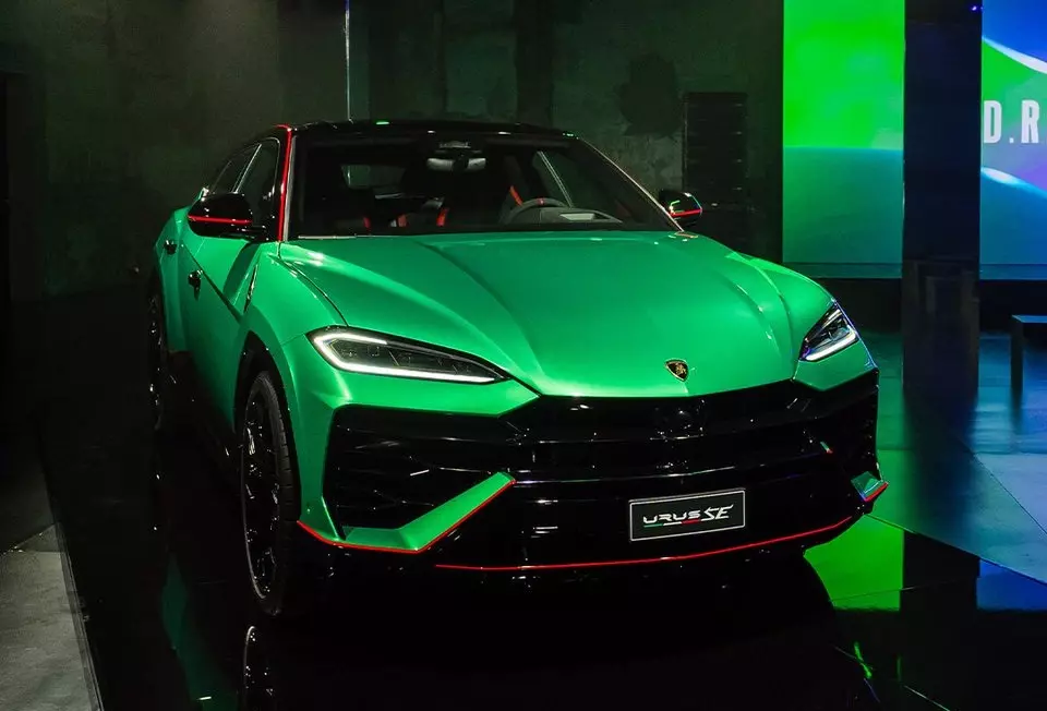 Chỉ có đúng 630 chiếc Lamborghini Urus SE Tettonero Capsule xuất xưởng
