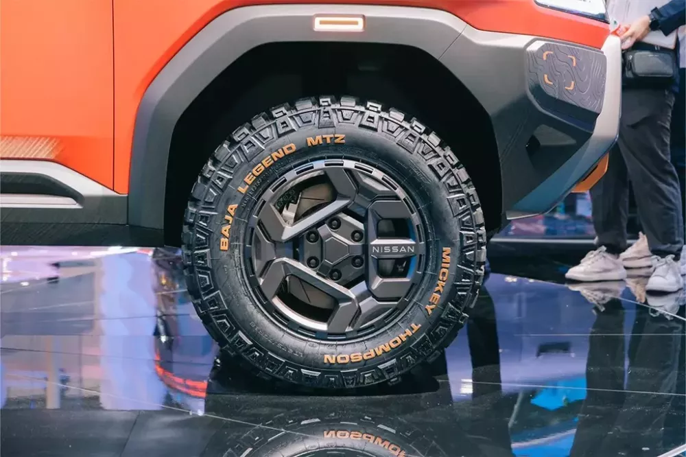 Bộ mâm khỏe khoắn, đi kèm lốp địa hình của Nissan Terrano PHEV 