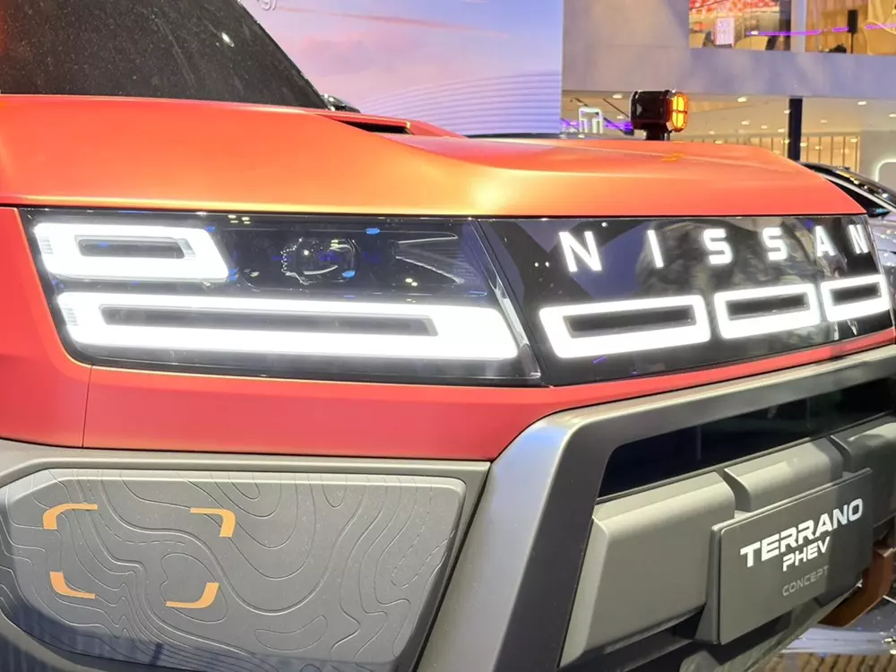 Cận cảnh cụm đèn LED của Nissan Terrano PHEV 
