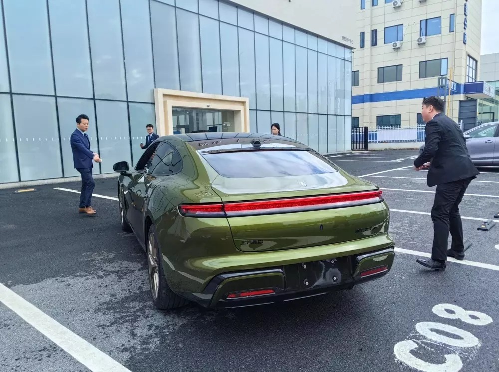 Shangjie Z7T là xe wagon thực dụng hơn.