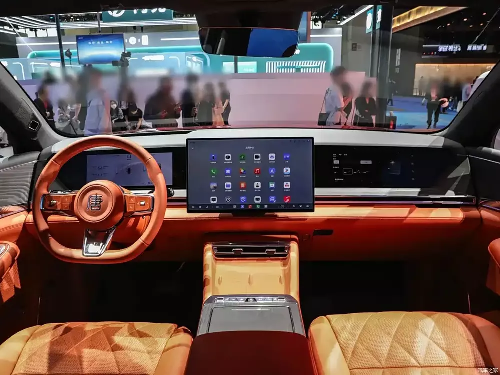 Khoang lái của BYD Datang EV
