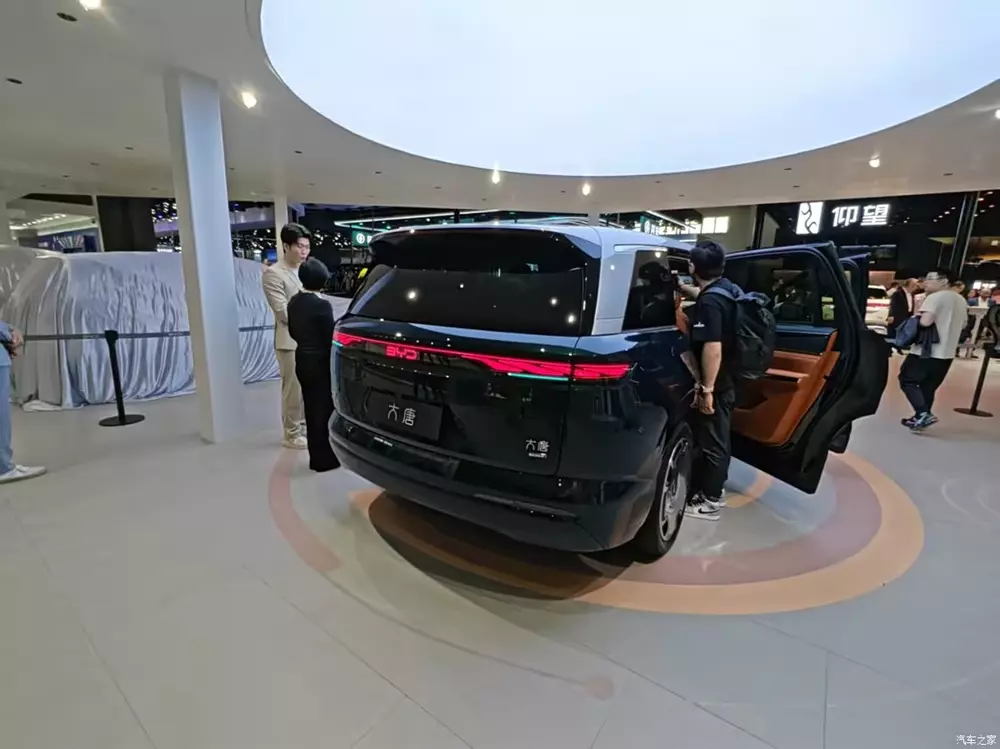 BYD Datang EV được trang bị cụm đèn hậu nằm ngang