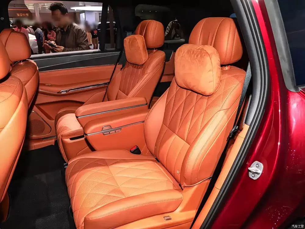 BYD Datang EV được trang bị 2 ghế thương gia ở giữa